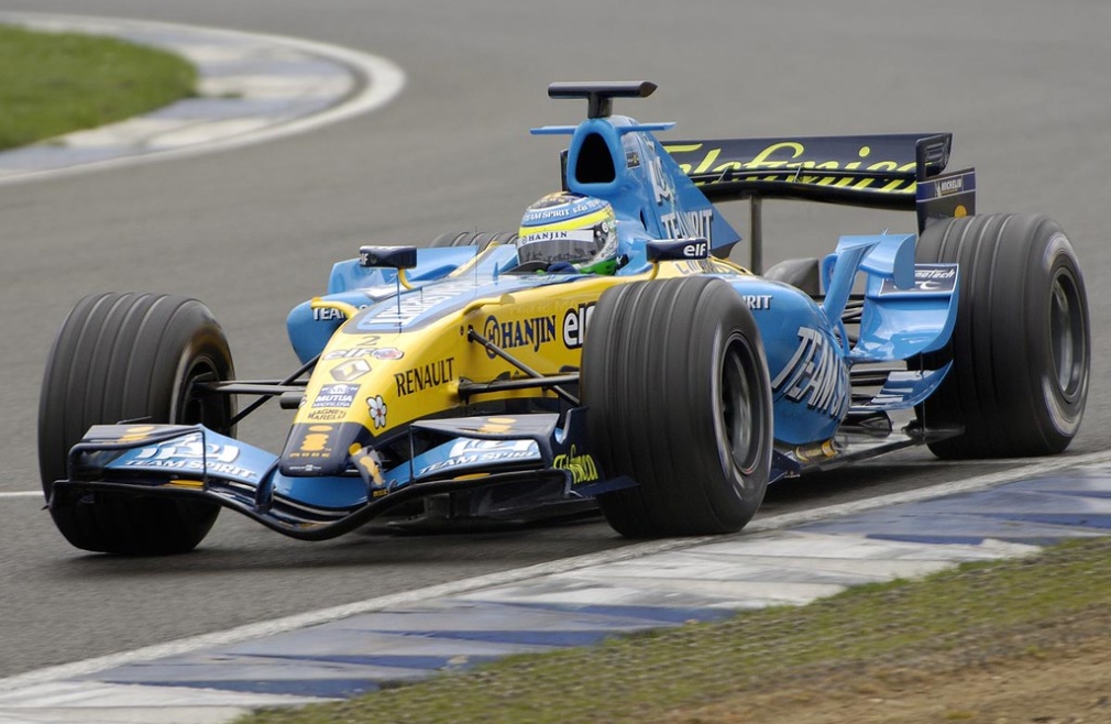 Giancarlo Fisichella driving the 2006 Renault