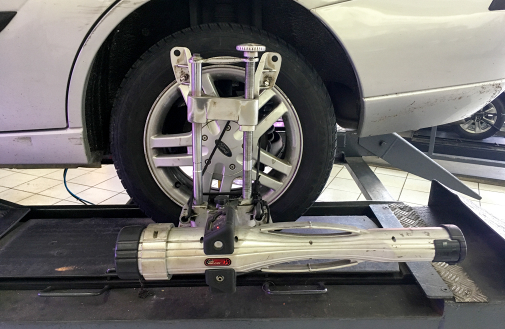 How to spot incoreect wheel alignemtn